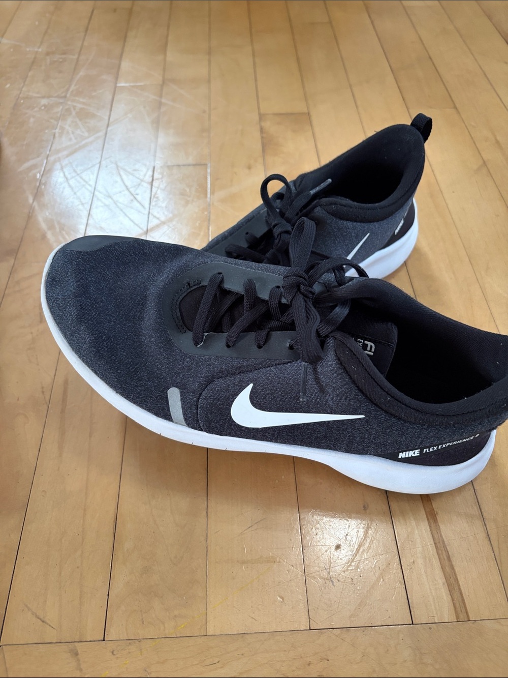 Nike Flex Experience 8 Black and White Running Shoes Size 11